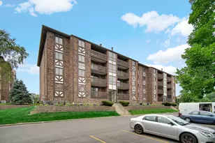 10420 Circle Dr, Oak Lawn, IL 60453 - Photo 3