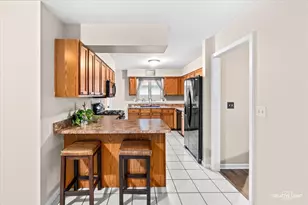 2004 Hawthorne Ct, Plano, IL 60545 - Photo 9