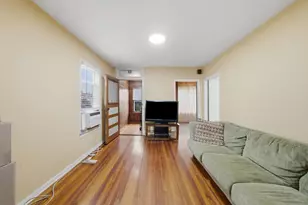 2433 W 46th Pl, Chicago, IL 60632 - Photo 9