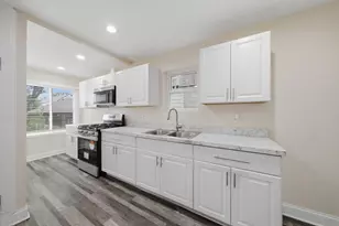 2433 W 46th Pl, Chicago, IL 60632 - Photo 13