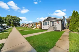 7823 Moody Ave, Burbank, IL 60459 - Photo 3