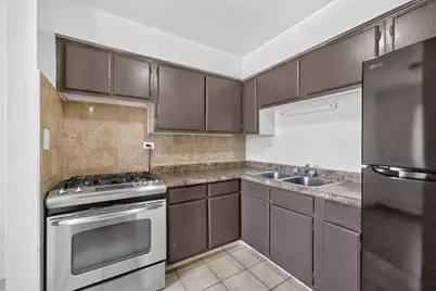 824 W College Boulevard #201, Addison, IL 60101 - Photo 5
