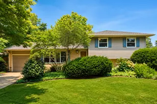 742 E Baldwin Rd, Palatine, IL 60074 - Photo 1