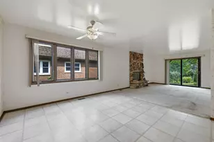 301 N Catino Ct, Mount Prospect, IL 60056 - Photo 9