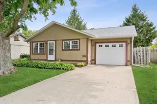 1406 Navajo Dr, Ottawa, IL 61350 - Photo 1