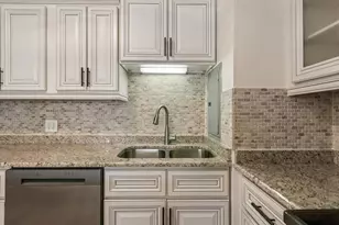 260 E Chestnut St, Chicago, IL 60611 - Photo 7