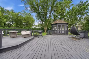 740 Thompson Blvd, Buffalo Grove, IL 60089 - Photo 25
