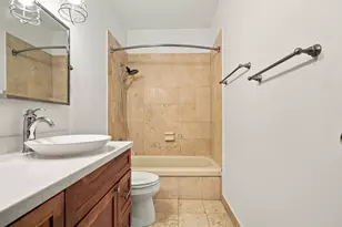 550 W Surf St, Chicago, IL 60657 - Photo 17
