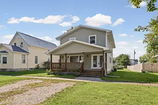 218 E Orleans St, Paxton, IL 60957 - Photo 3