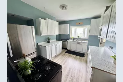 1549 W 14th Street, Davenport, IA 52804 - Photo 9