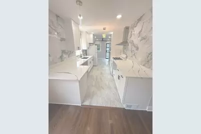 8926 S Paxton Avenue, Chicago, IL 60617 - Photo 13