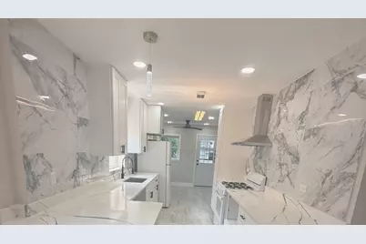 8926 S Paxton Avenue, Chicago, IL 60617 - Photo 5