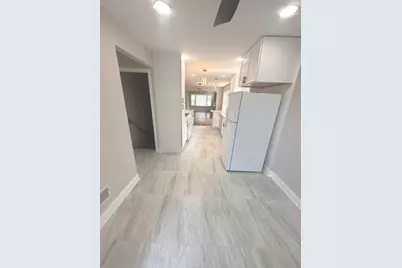 8926 S Paxton Avenue, Chicago, IL 60617 - Photo 11