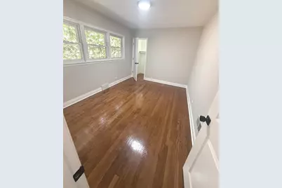 8926 S Paxton Avenue, Chicago, IL 60617 - Photo 9
