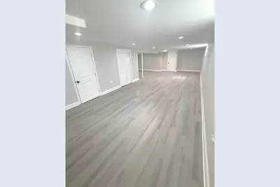 8926 S Paxton Avenue, Chicago, IL 60617 - Photo 23
