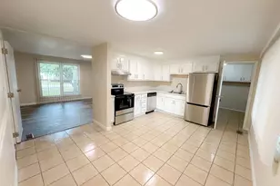 810 Fairoaks Dr, Champaign, IL 61821 - Photo 5