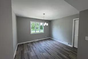 321 Janet Ave, Darien, IL 60561 - Photo 9