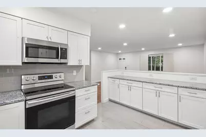 930 Dorncliff Lane, Buffalo Grove, IL 60089 - Photo 15