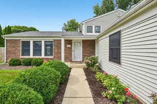89 Foxcroft Rd, Naperville, IL 60565 - Photo 7