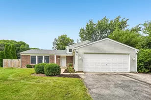 89 Foxcroft Rd, Naperville, IL 60565 - Photo 1