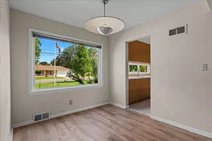 303 Central Ave, Aurora, IL 60506 - Photo 19