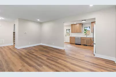 619 Dartmoor Drive, Crystal Lake, IL 60014 - Photo 5