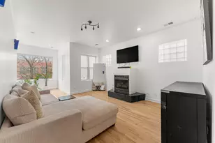 6722 S Ridgeland Ave, Chicago, IL 60649 - Photo 3