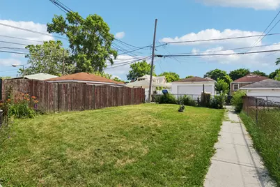 9913 S Parnell Avenue, Chicago, IL 60628 - Photo 35