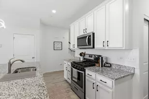 153 Roslyn Pl, Bloomingdale, IL 60108 - Photo 7