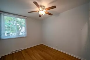 934 E 55th St, Chicago, IL 60615 - Photo 15