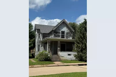 604 Melrose Court, Clinton, IA 52732 - Photo 1