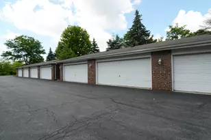 881 N Swift Rd, Addison, IL 60101 - Photo 5
