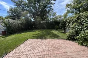 324 Hiawatha Dr, Buffalo Grove, IL 60089 - Photo 11