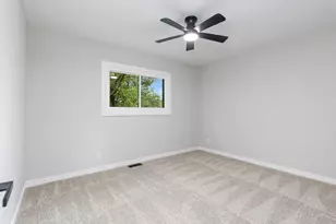105 Cedarwood Ct, Bolingbrook, IL 60440 - Photo 9