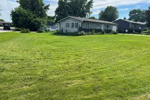 1 Shell Ct, Oswego, IL 60543 - Photo 3