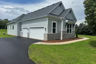 2907 Pioneer Oaks Dr, Ringwood, IL 60072 - Photo 3