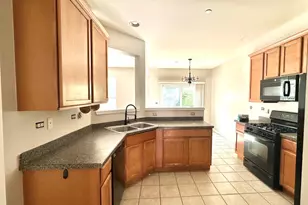 1563 Yellowstone Dr, Streamwood, IL 60107 - Photo 3