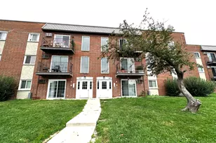 105 W Elk Trail, Carol Stream, IL 60188 - Photo 1