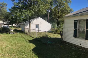 708 E 11th St, Centralia, IL 62801 - Photo 3
