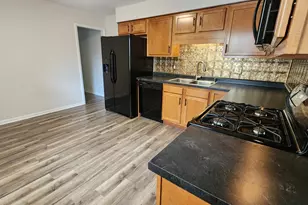 229 Hickory St, Oswego, IL 60543 - Photo 3