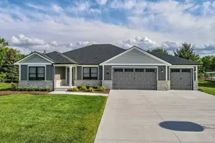 3172 Sun Valley Dr, Kankakee, IL 60901 - Photo 1