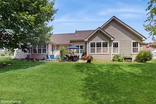 301 W Eagle Ct, Waukegan, IL 60087 - Photo 3
