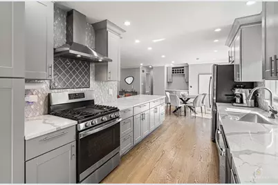 875 Horne Terrace, Des Plaines, IL 60016 - Photo 15