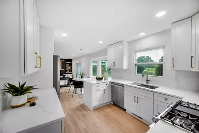 966 W Bauer Road, Naperville, IL 60563 - Photo 11