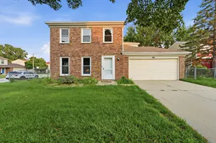 5039 Chambers Dr, Hoffman Estates, IL 60010 - Photo 1