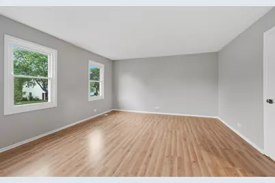 5039 Chambers Drive, Hoffman Estates, IL 60010 - Photo 15