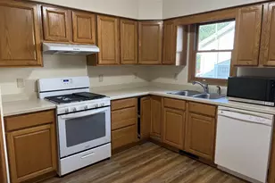 655 Hill St, Sycamore, IL 60178 - Photo 3
