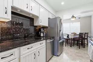 490 Tahoe Cir Dr, Wheeling, IL 60090 - Photo 11