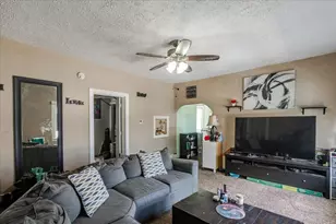 1107 E Washington St, Bloomington, IL 61701 - Photo 9