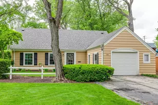 214 Washington Cir, Lake Forest, IL 60045 - Photo 1